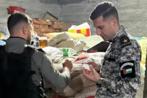 ضبط حوالي 13 ونصف طن مواد غذائية منتهية الصلاحية جنوب الخليل